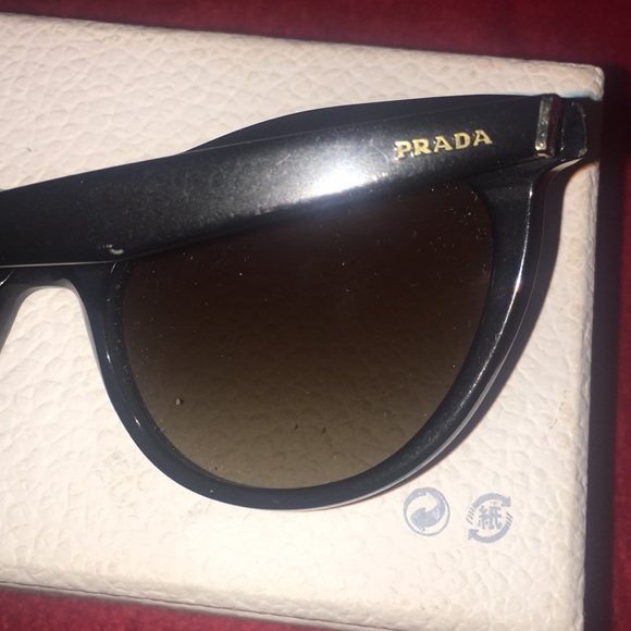 Prada sunglasses - Picture 4 of 9